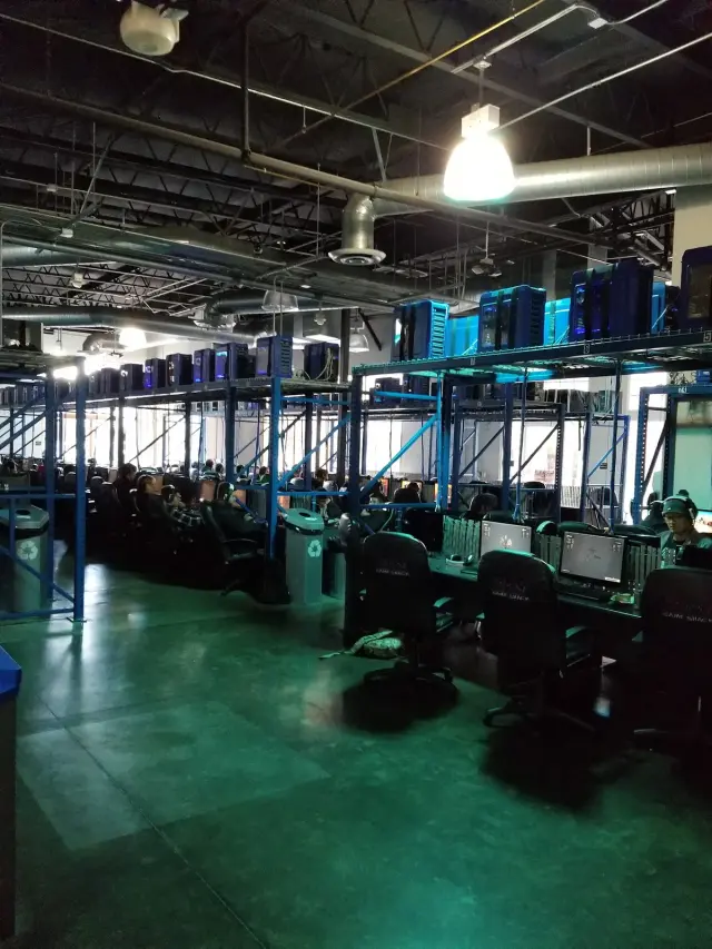 Howie's Game Shack VR stations